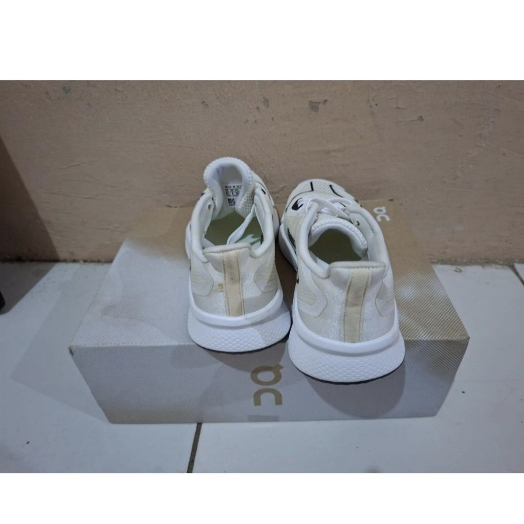 Sepatu Sekolah Putih X9000