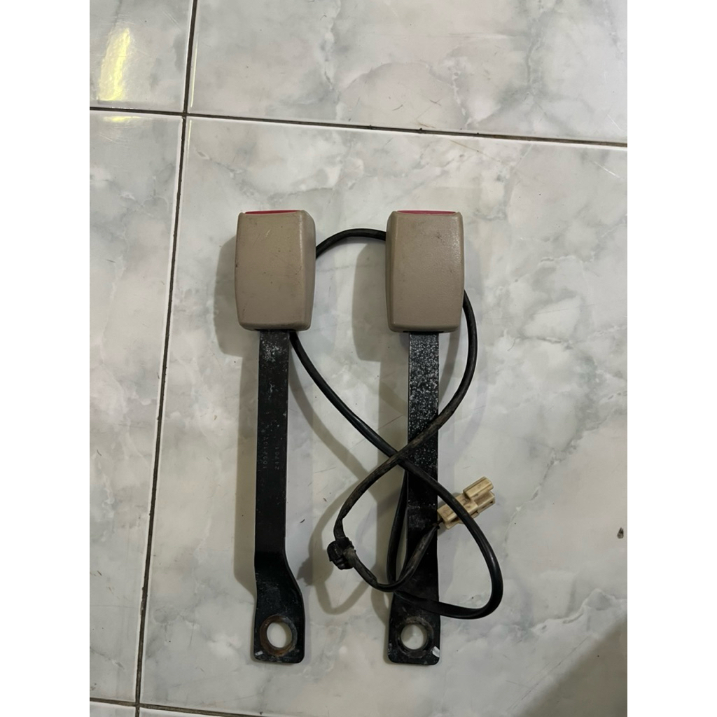 Colokan seat belt ertiga / colokan sabuk pengaman ertiga depan 2015,2016,2017