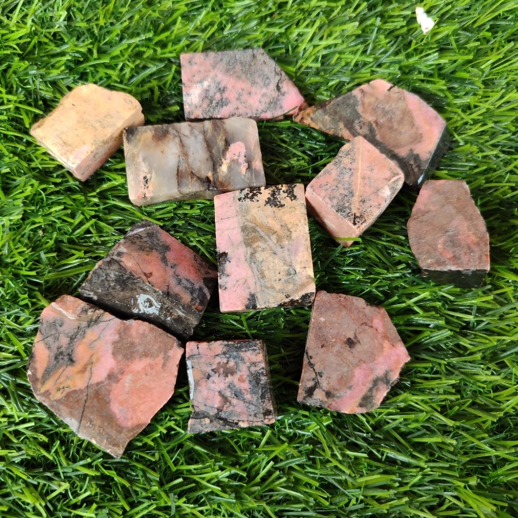 Bongkahan Batu red borneo/ batu rhodonite/bahan batu red borneo asli kalimantan/lempengan batu red b