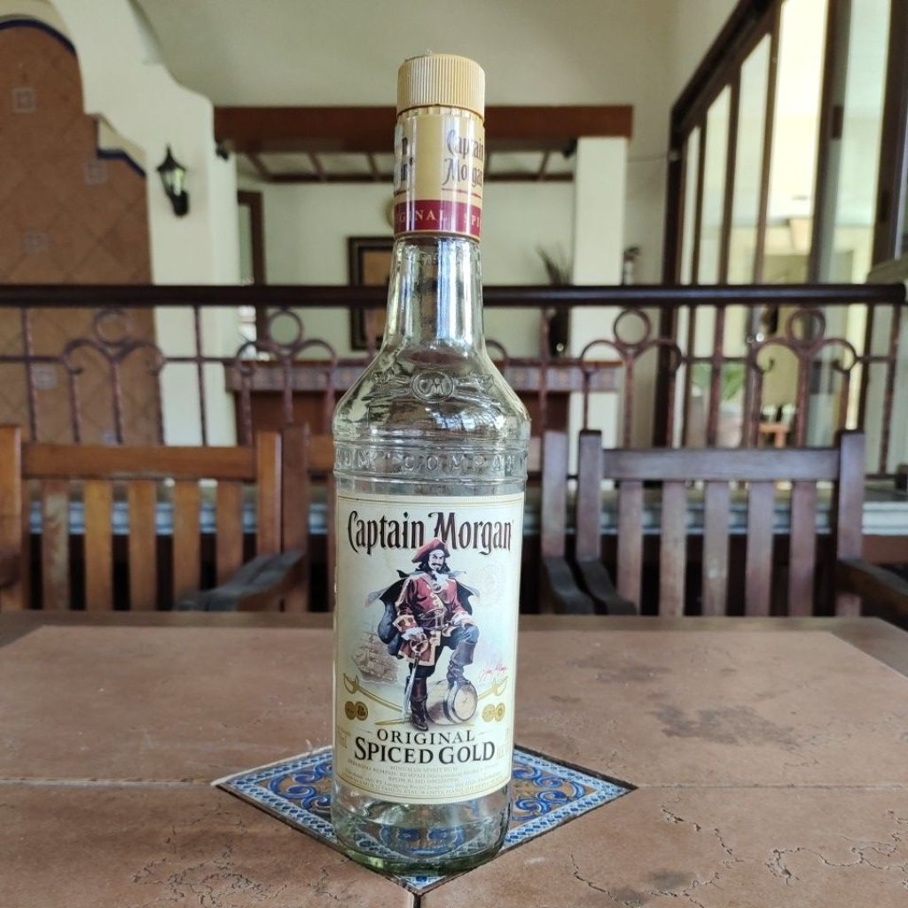 Botol bekas minuman impor