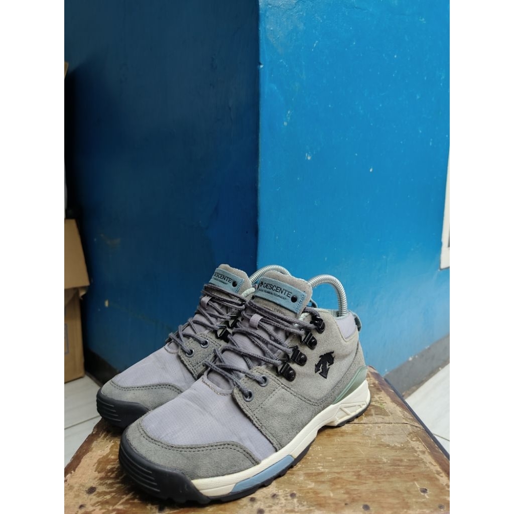 Sepatu outdoor second Descente size 36,5