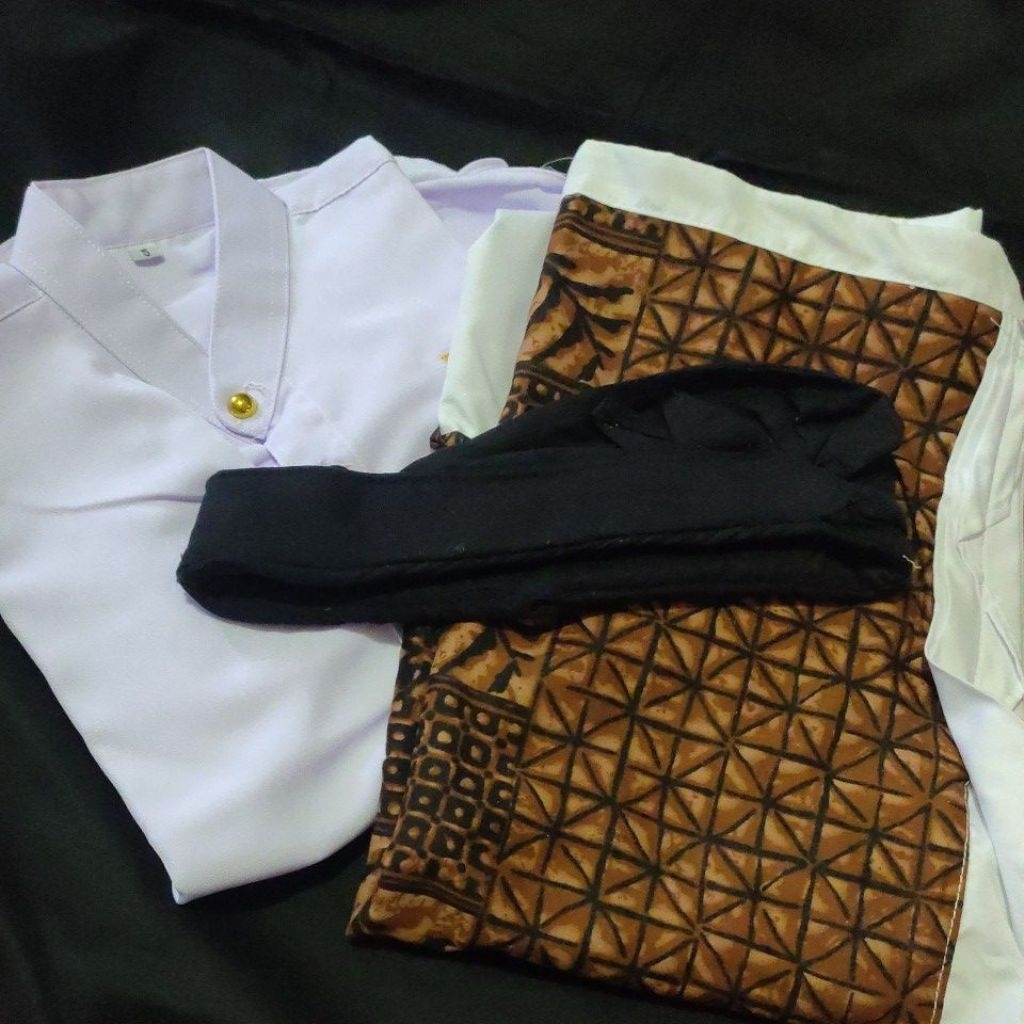 setelan adat Bali anak laki laki