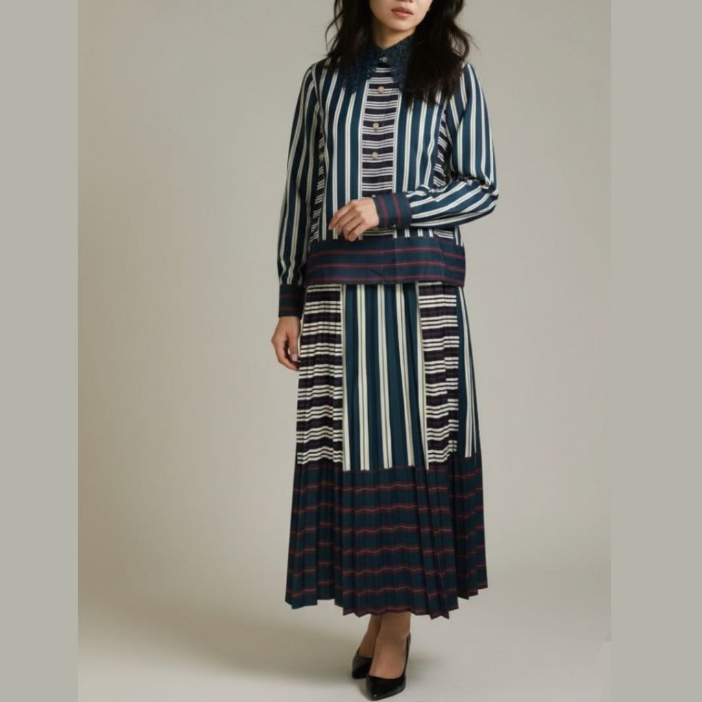 Preloved Benang Jarum x dsaks Set Blouse & Skirt