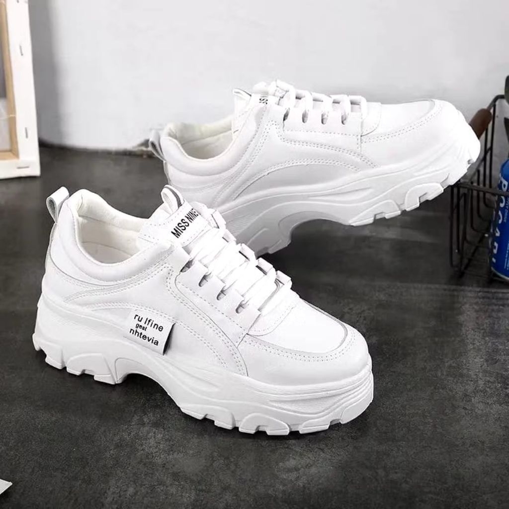 sepatu putih wanita/sepatu sekolah wanita korea style/sepatu olahraga wanita