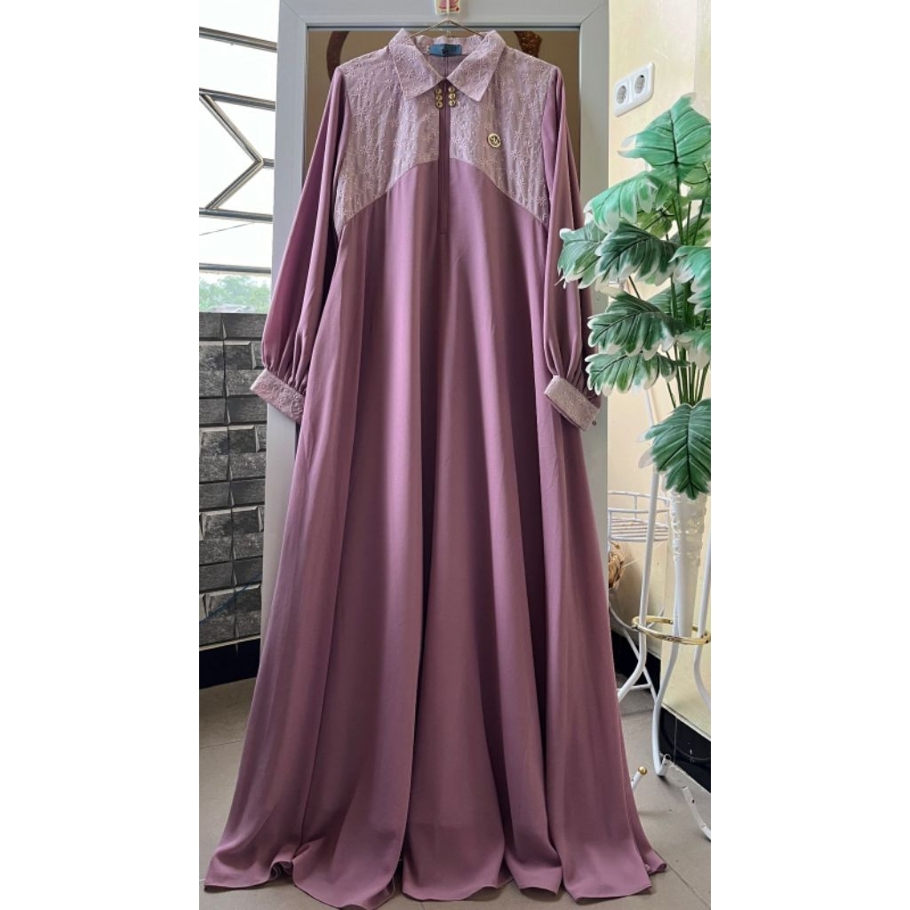 QUEEN LATIFA By Gallery Muslim