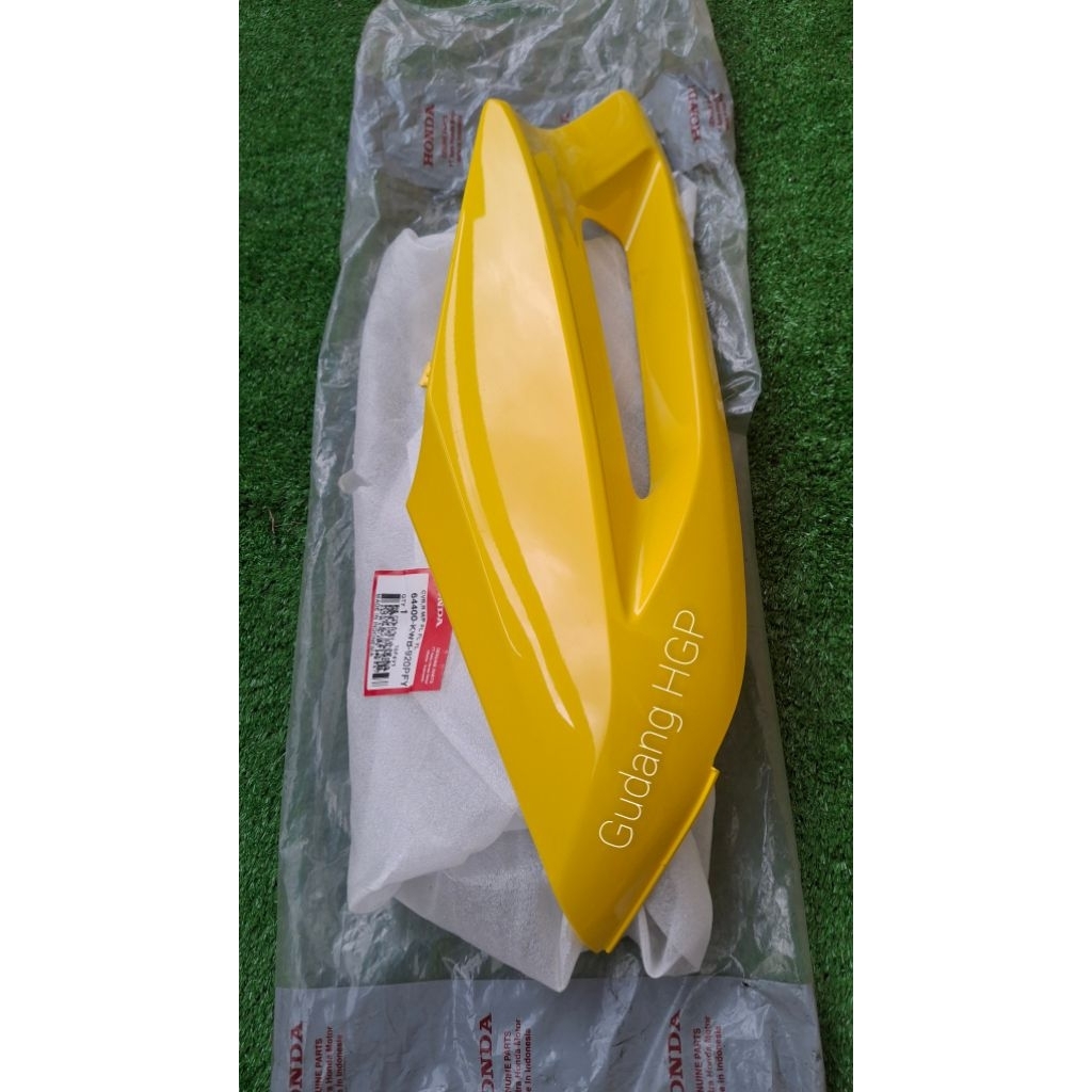 Cover R M/P Yellow Sayap Atas Kanan Kuning 64400-KWB-920PFY Ori Honda Genuine Parts