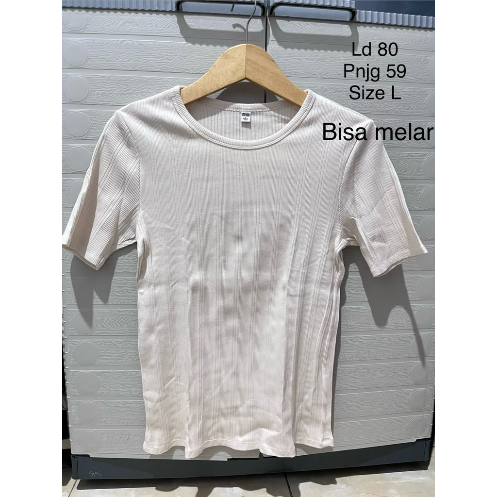 BAJU ATASAN/BAJU UNIQLO WANITA/BAJU PRELOVED/BAJU ATASAN CROP DEWASA/KAOS UNIQLO WANITA/KAOS CROP/BA