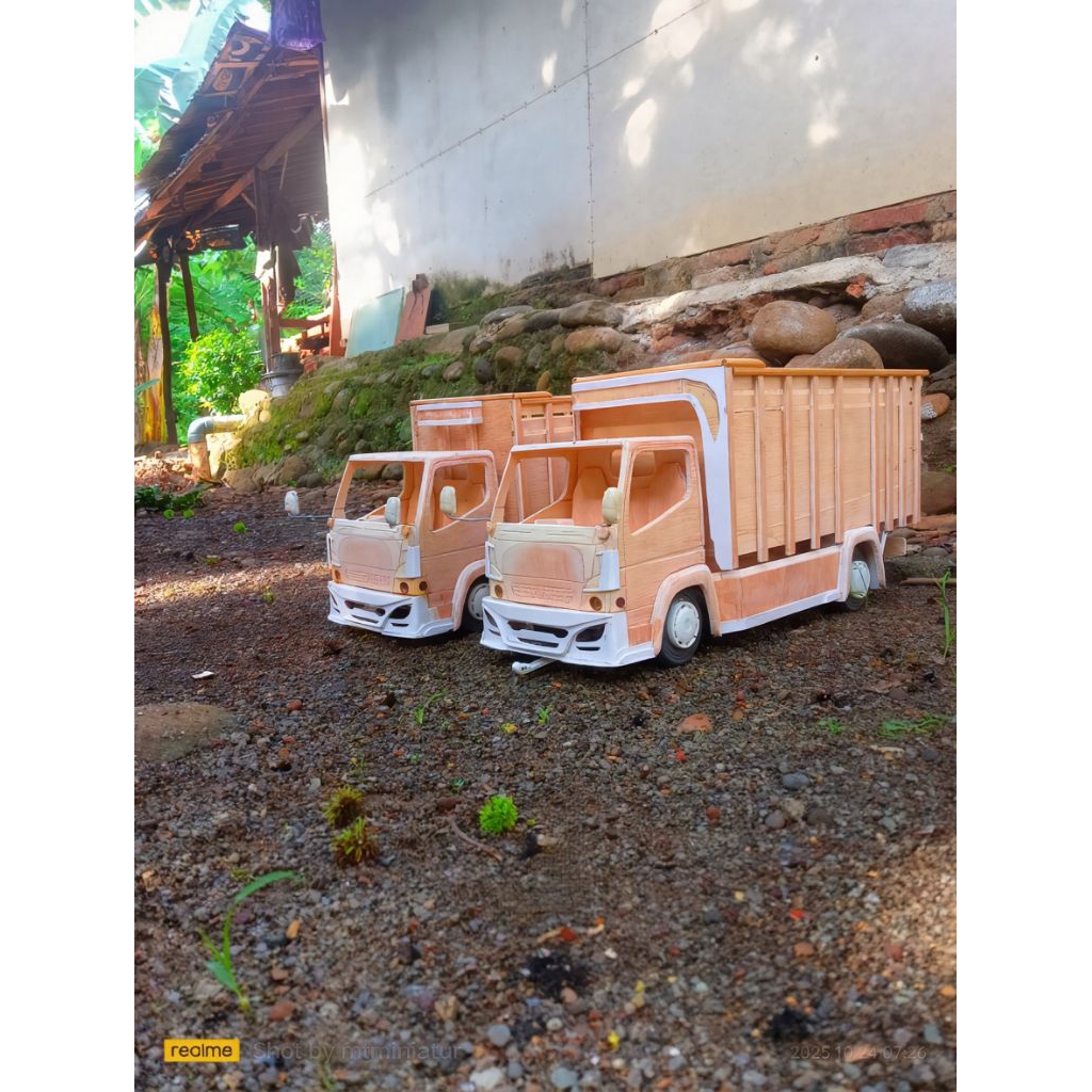 Mentahan Miniatur Truk truk Oleng  skala14