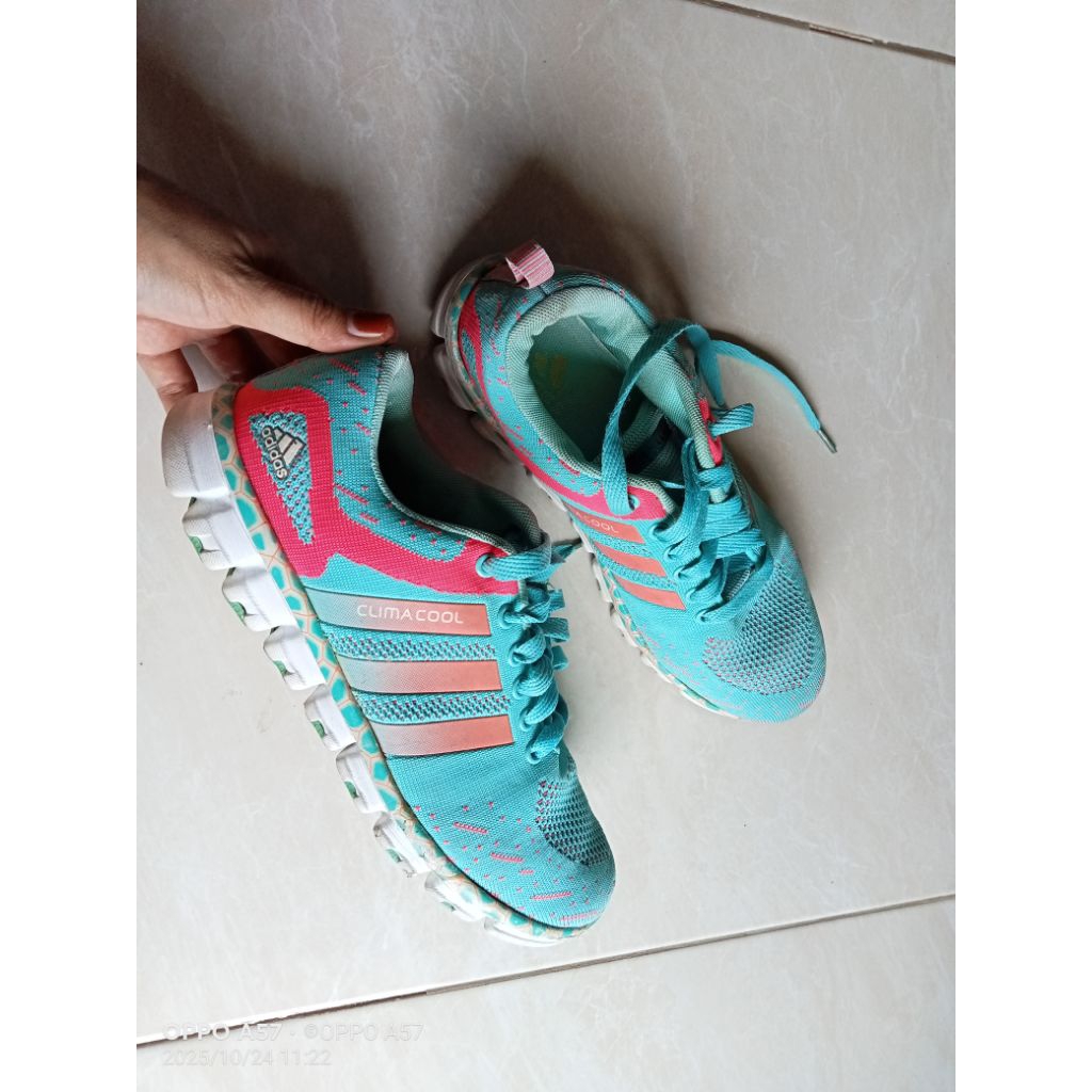 SEPATU ADIDAS/Sepatu Wanita /Sepatu Olahraga/Sepatu Cewek