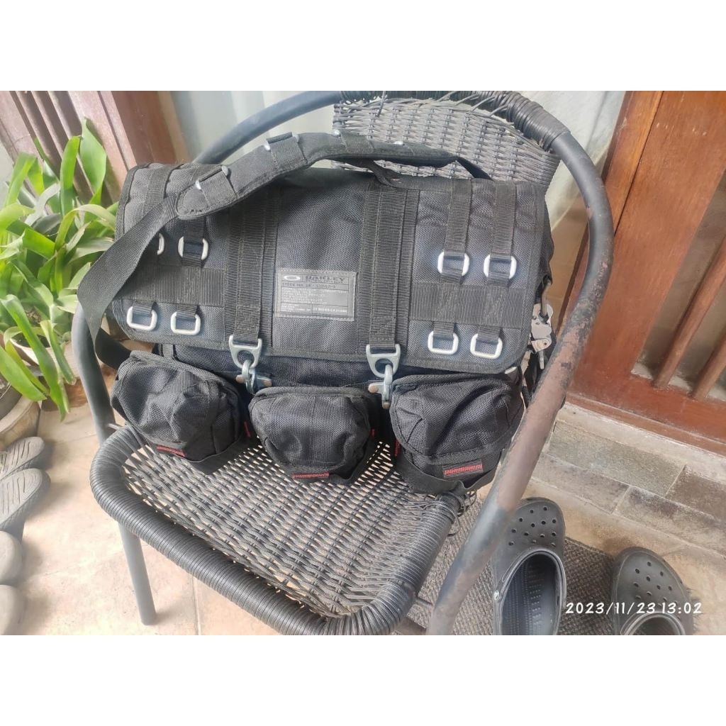 Oakley canvas AP Tactical Messenger gear pack