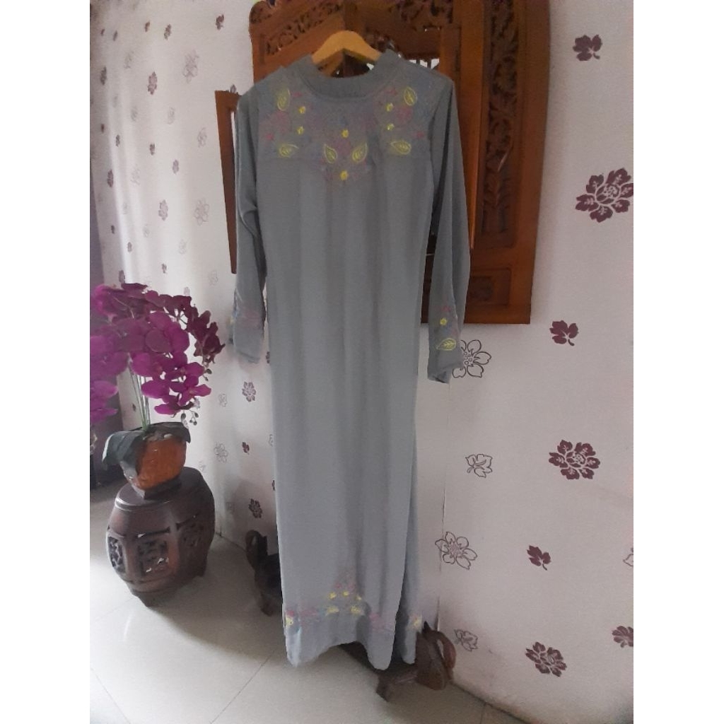Gamis Panjang Wanita Preloved Second Branded ' AV Collection ' ( LD 105 P 140 )