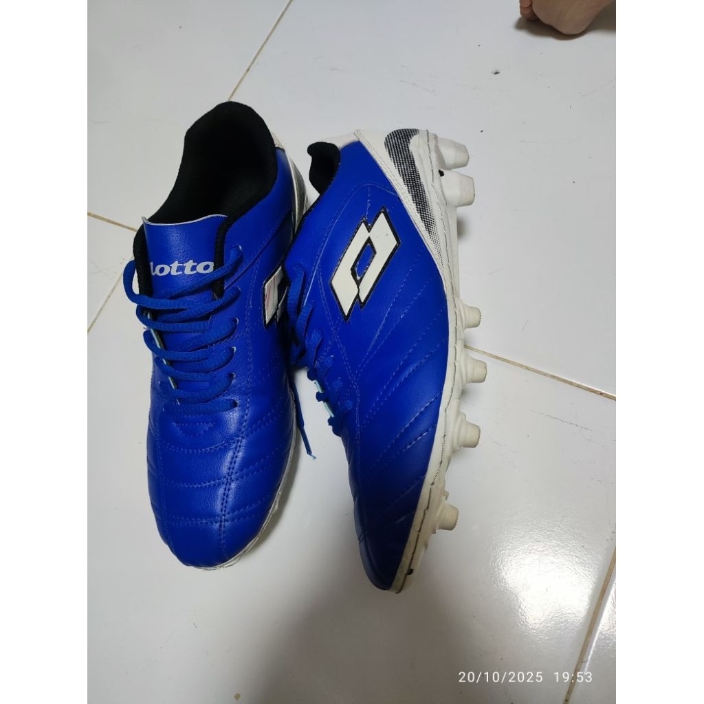 SEPATU BOLA LOTTO
