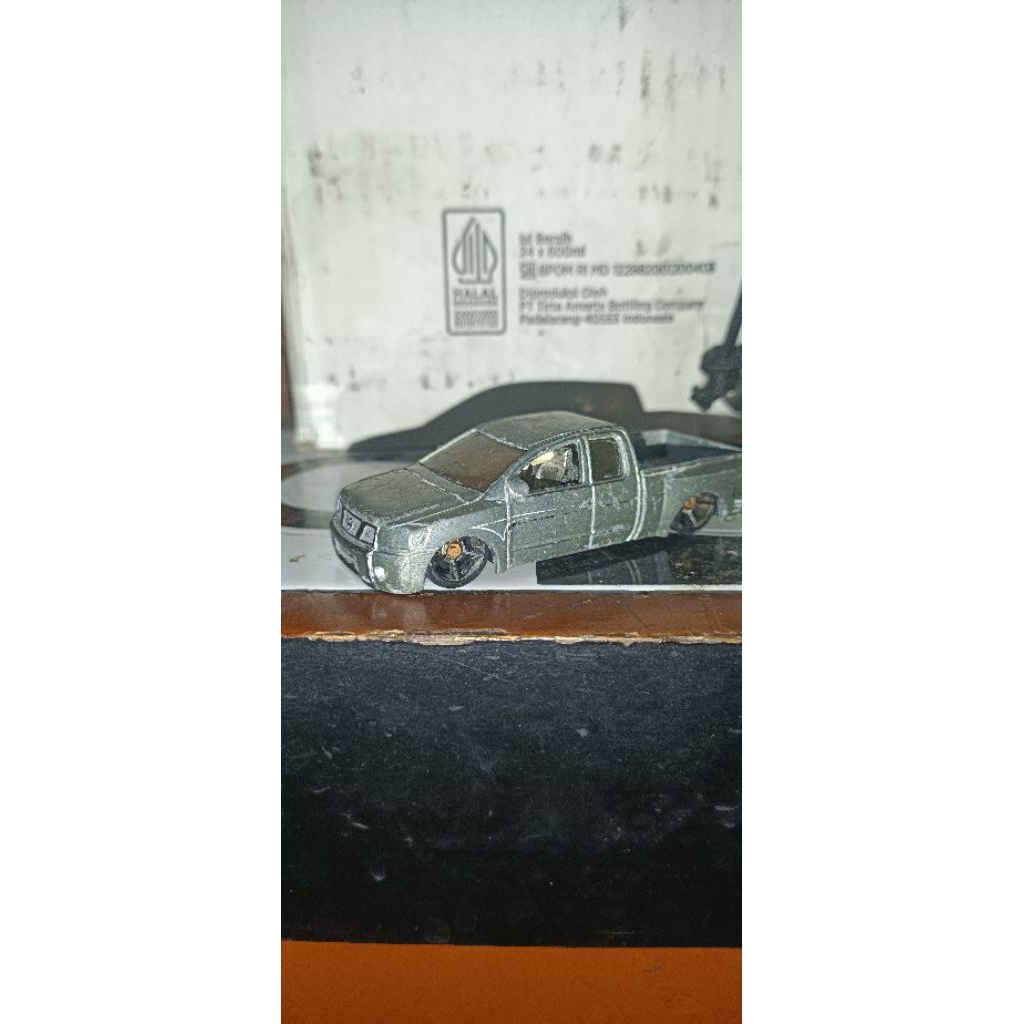 HOT WHEELS LOOSE NISSAN TITAN