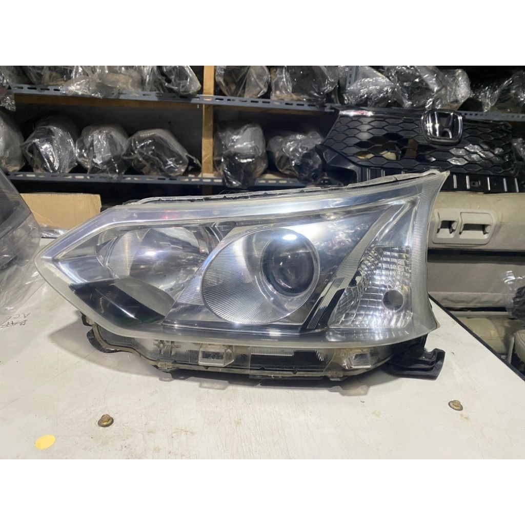 Headlamp lampu depan avanza veloz 2016 2017 2018
