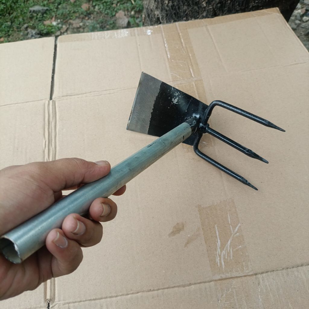 Cangkul Multifungsi 2in1 Cangkul 2 fungi cangkul garuk rumput full besi siap pakai Cangkul Ukuran be