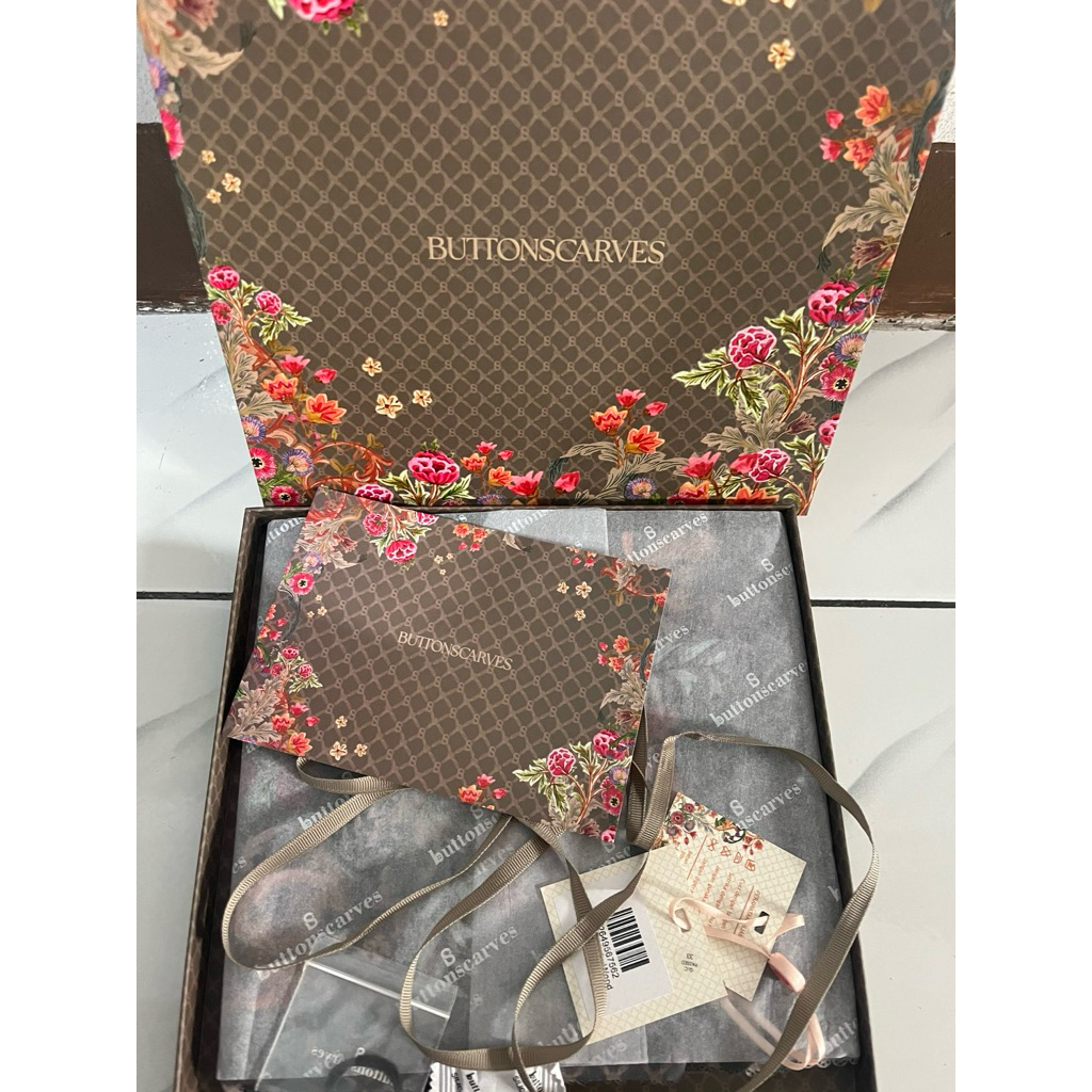 New Buttonscarves Scarf Royale Hampers Wood