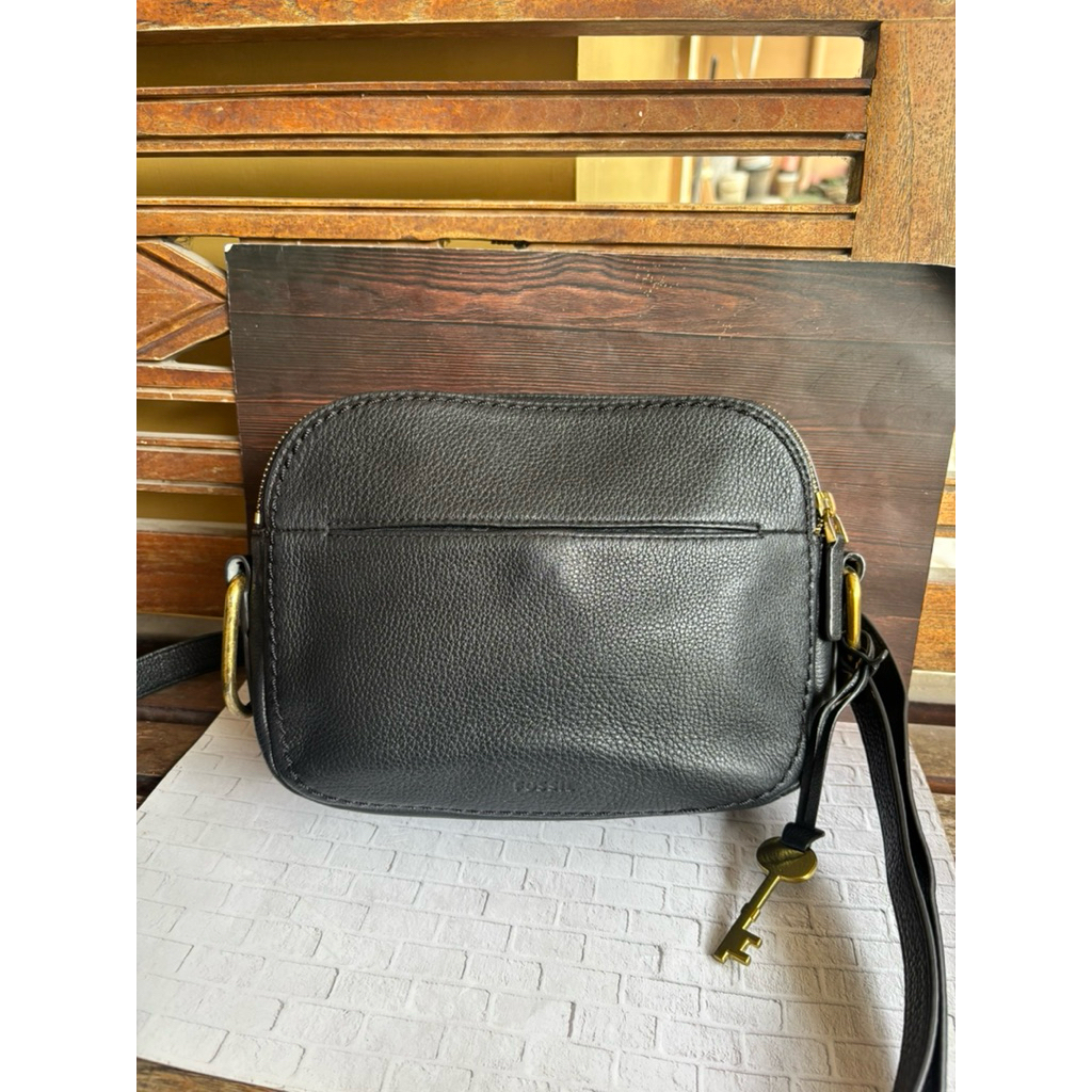 Preloved Tas Fossil Elle Hitam