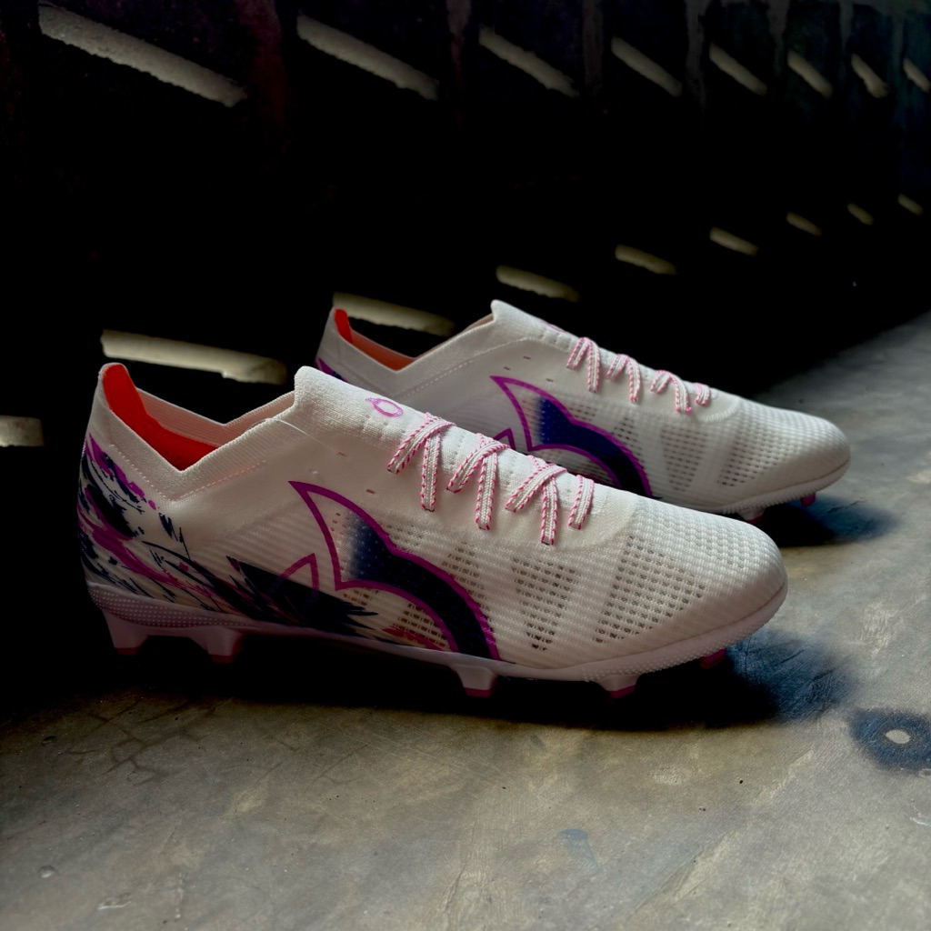 Ortuseight Catalyst Liberte V5 FG-White/Pink- sepatu bola -sepatu Futsal