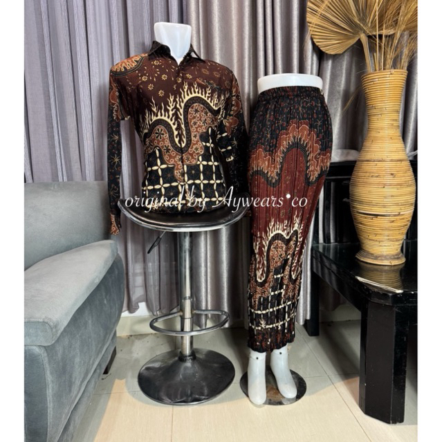 Aywears-batik couple / Kemeja batik Shaka Mahogany /couple / Kemeja batik lengan Panjang Dan Rok Pli