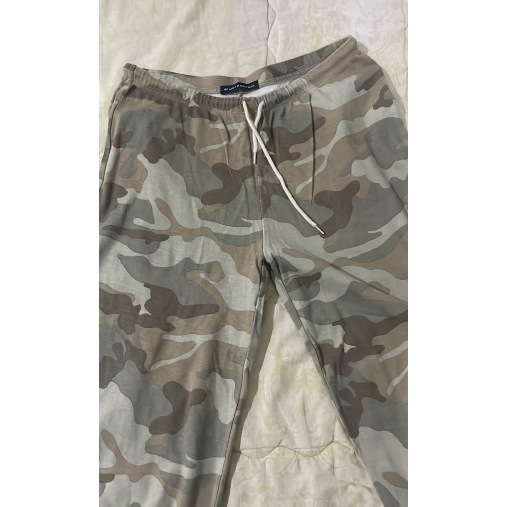 Brandy Melville camo sweat