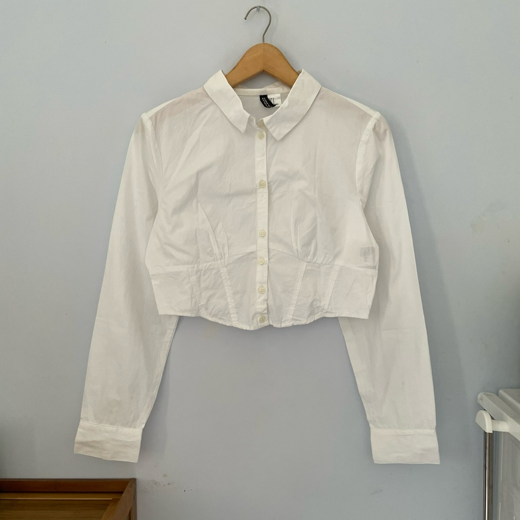 Kemeja Putih Crop Top Wanita
