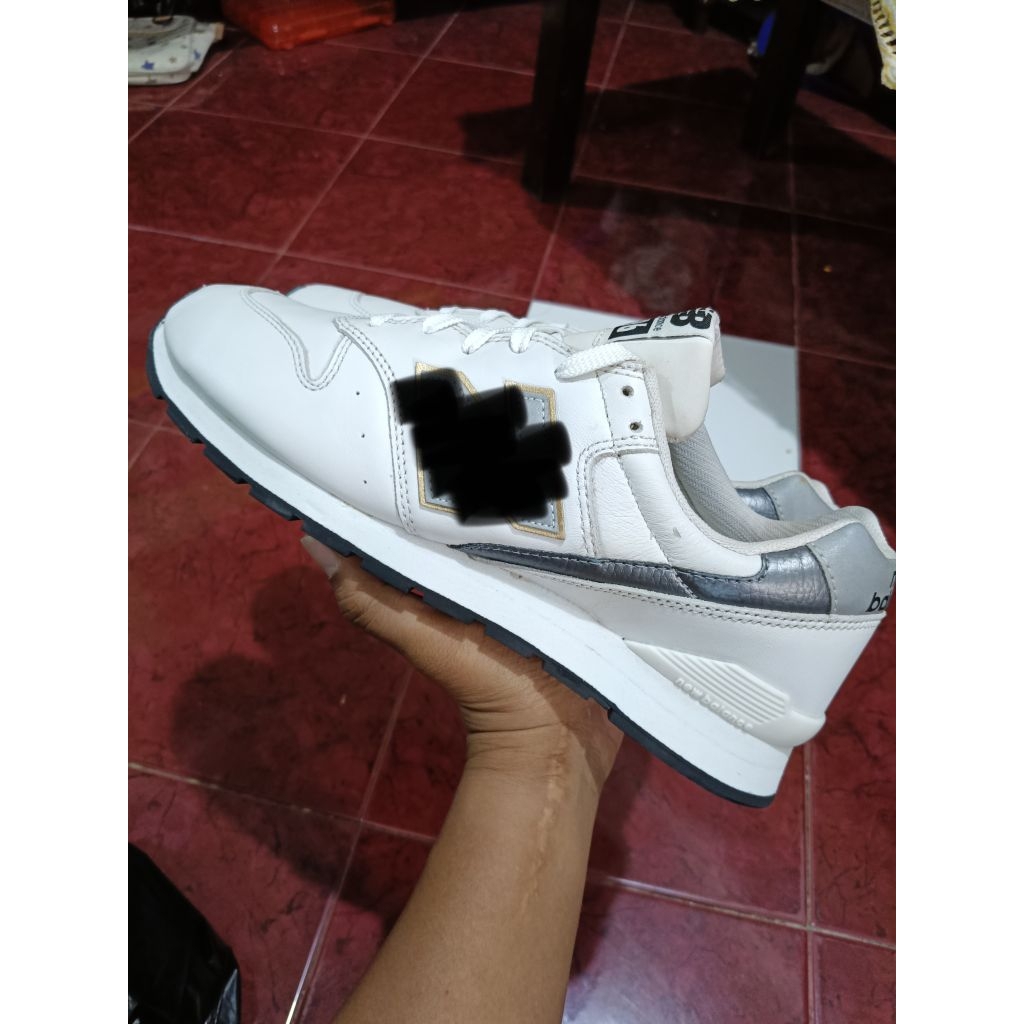 Sepatu Sneaker Pria 996 Leather Warna Putih Size 44 Kondisi Second Original