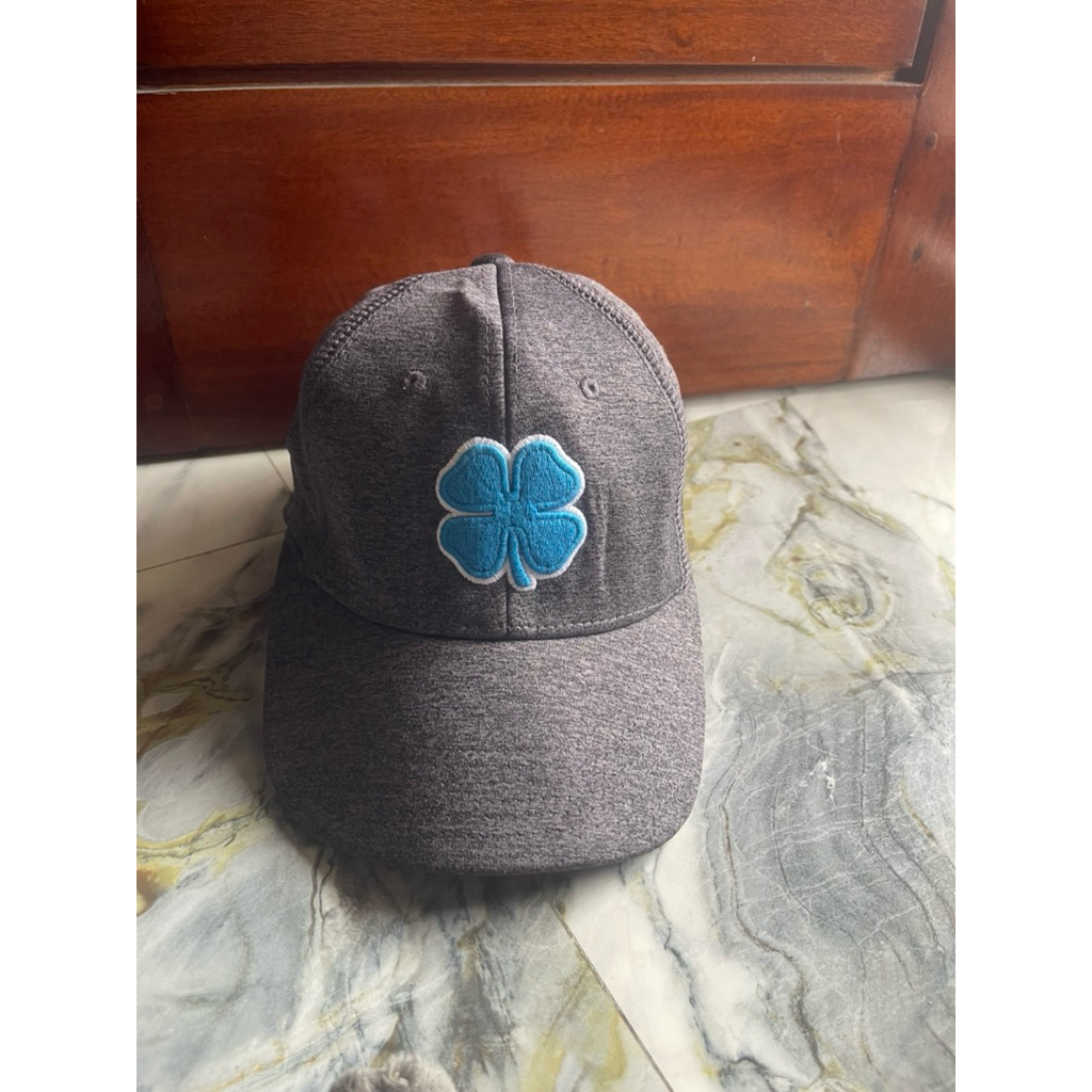 topi golf black clover