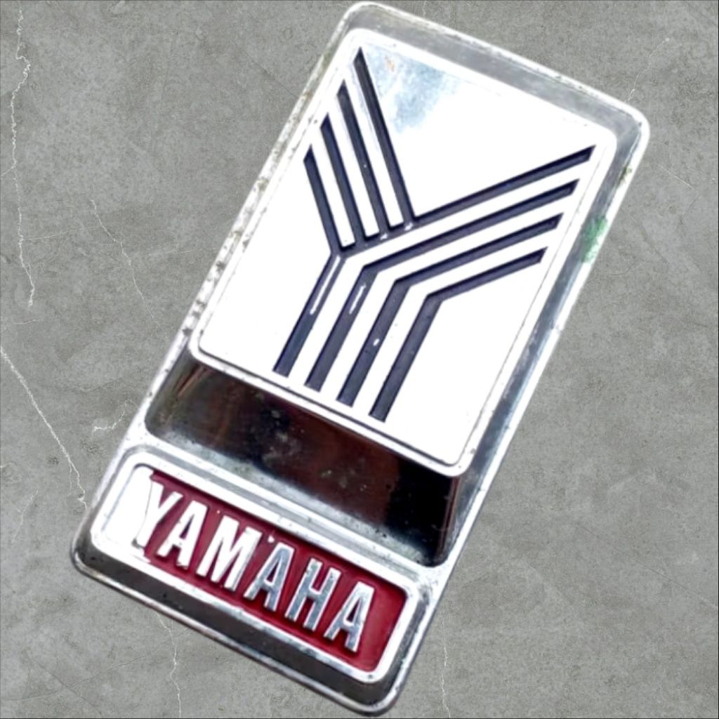 emblem dasi Yamaha v80 super deluxe robot original