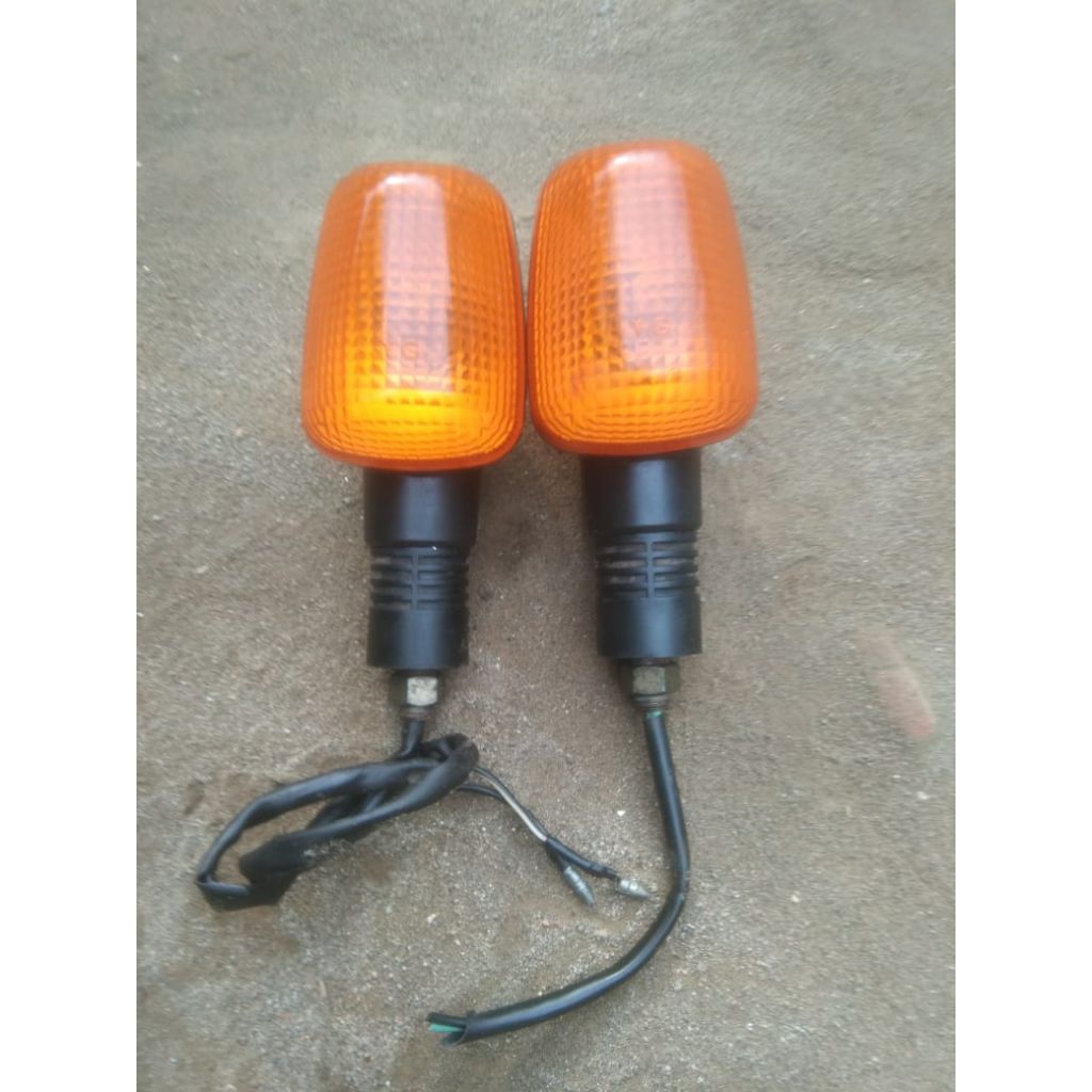 sepasang lampu sen suzuki thunder 125 original bekas ready