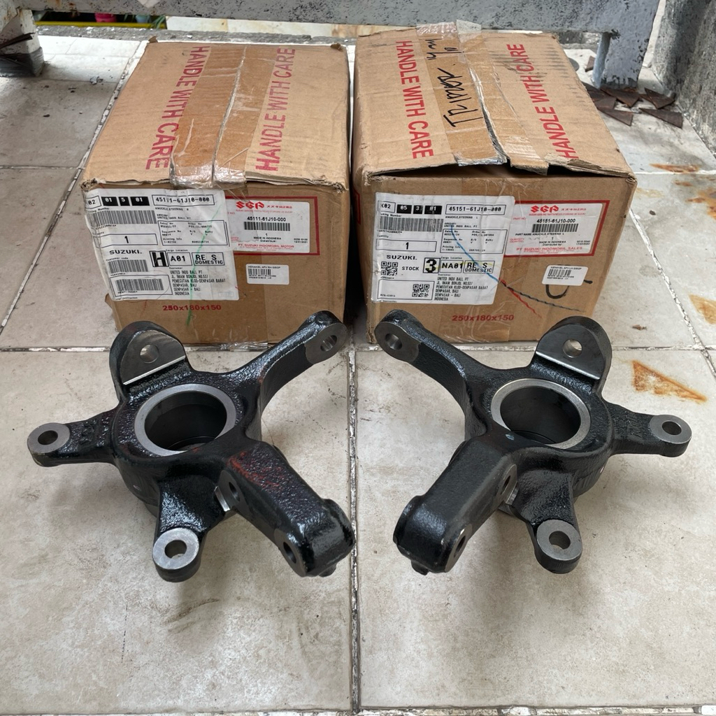KNUCKLE / KNAKEL / KNUCLE / KENAKEL RUMAH RODA DEPAN SUZUKI APV ORIGINAL SUZUKI (SGP)
