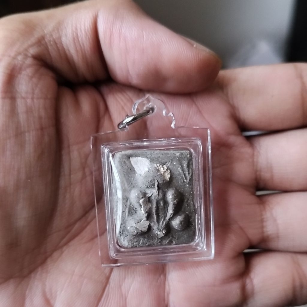 Liontin Thai Pidta Kraduk Phee (Aj. Mek)