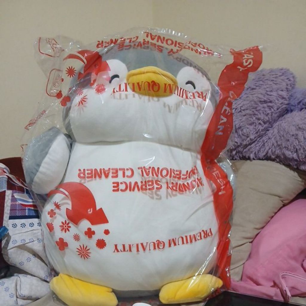 Boneka Penguin Miniso