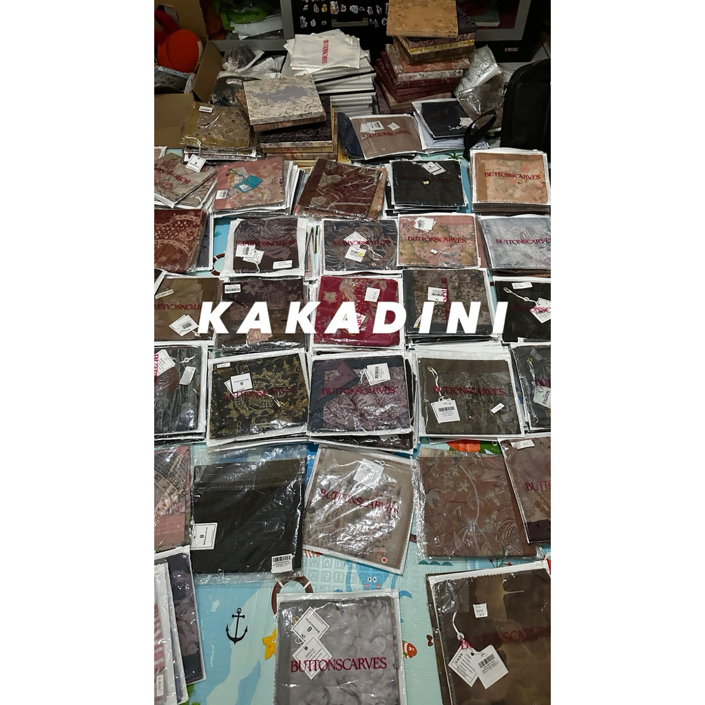 [As is] BUTTONSCARVES PRAYER ROBE WAREHOUSE SALE