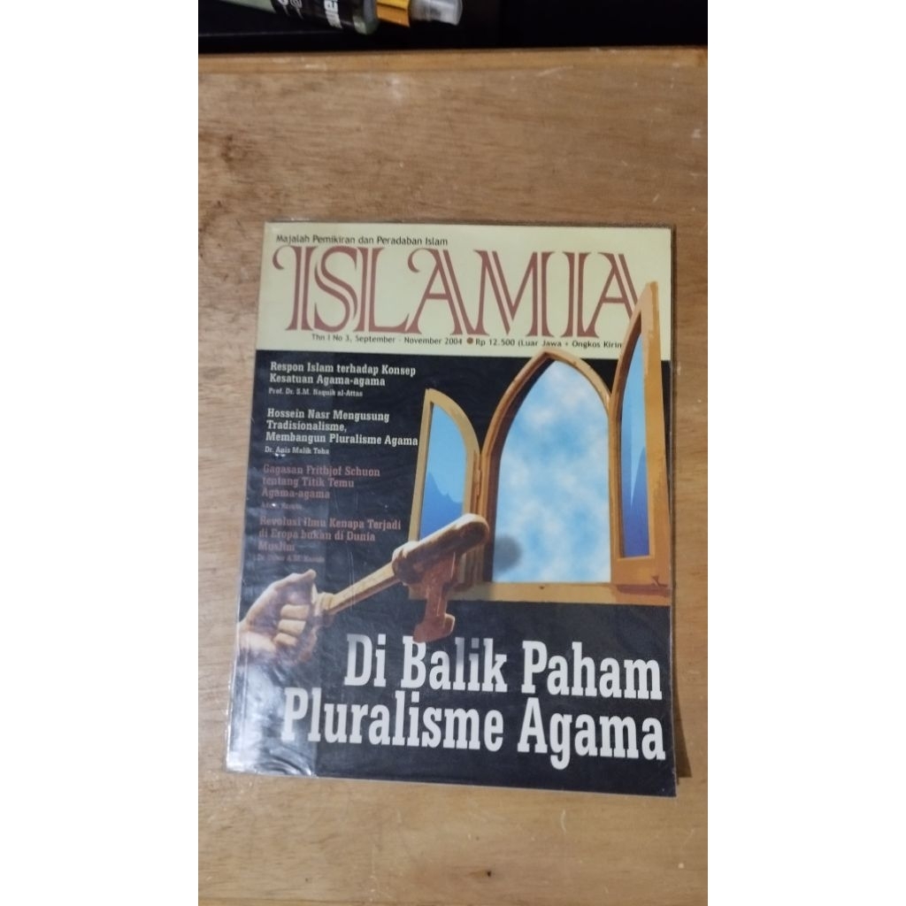 Jurnal Islamia edisi Di Balik Paham Pluralisme Agama