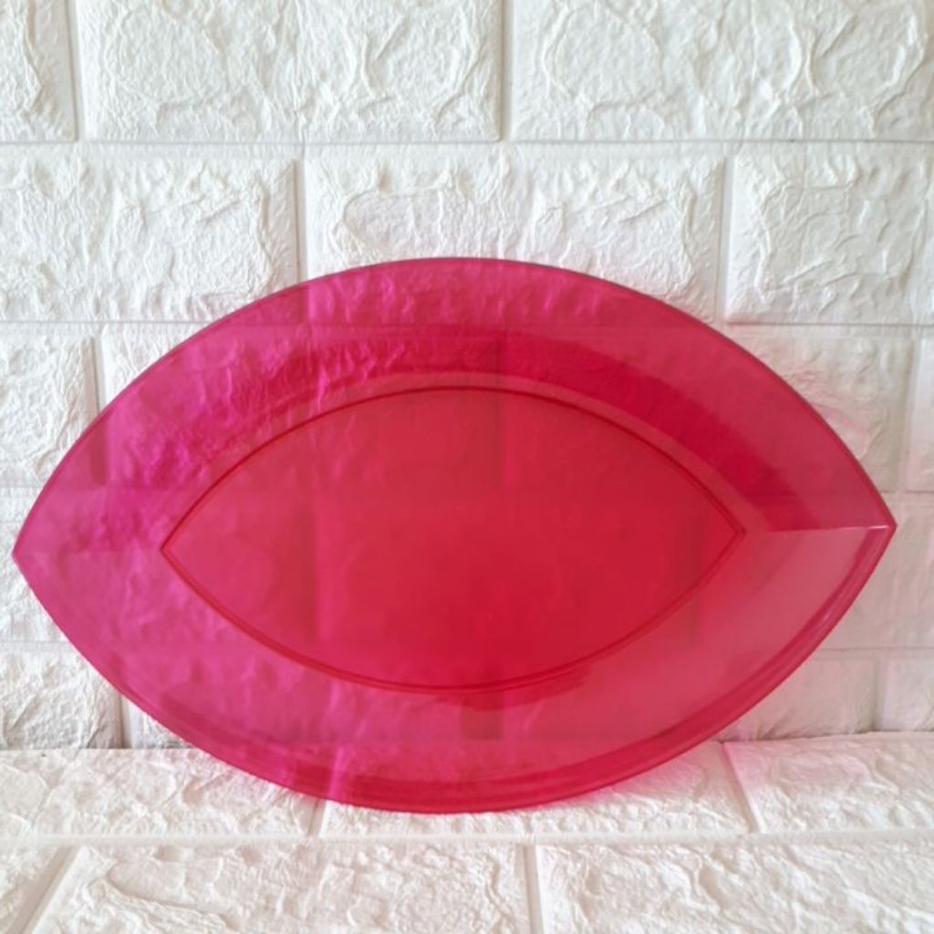 Piring Oval Tupperware. Warna magenta. Second