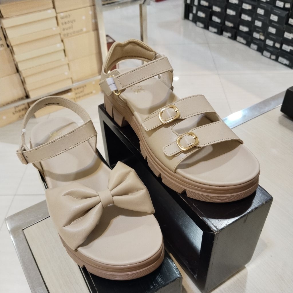 YONGKI KOMALADI‼️ sandal tali wanita comfort
