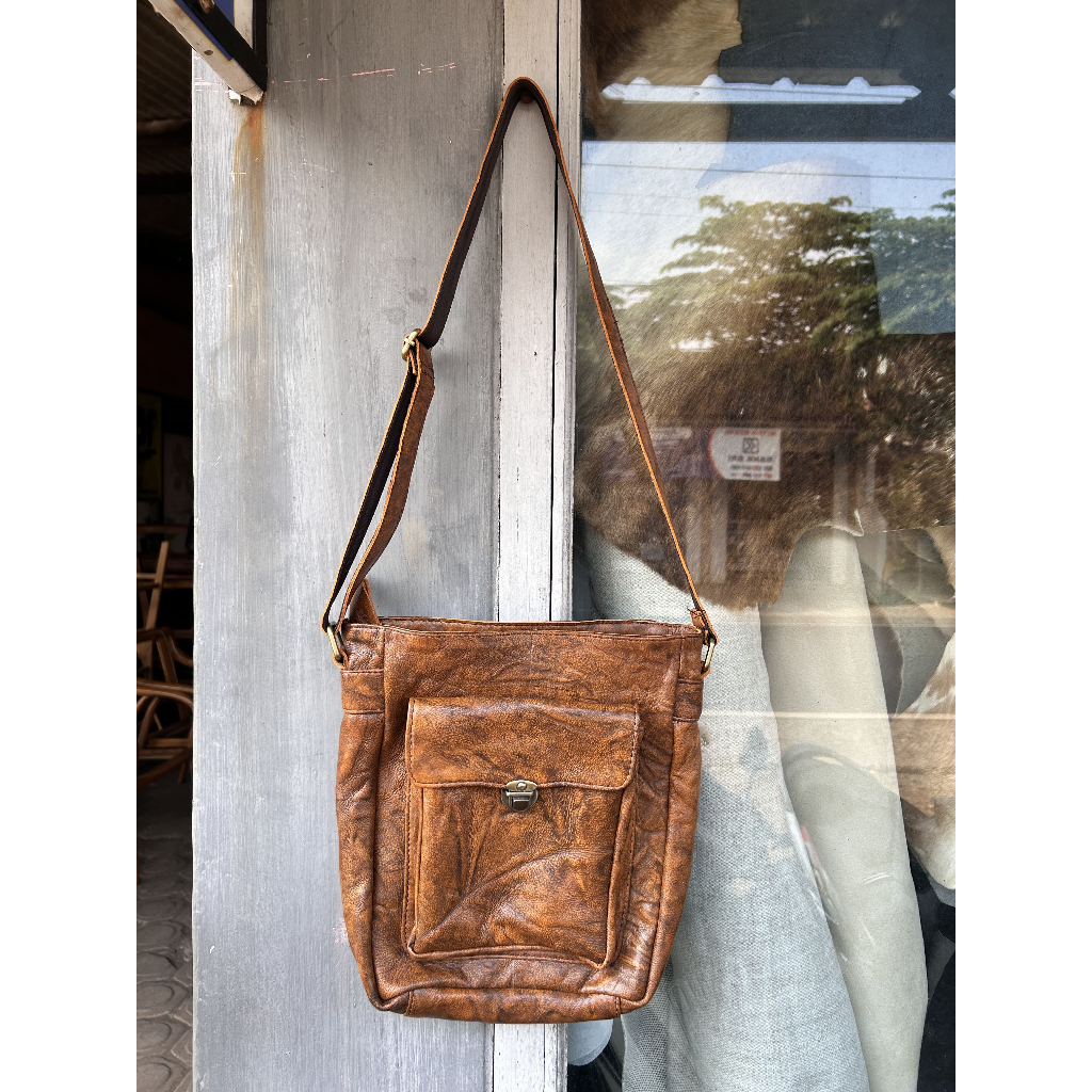 TAS SELEMPANG PRIA KULIT ASLI DUA KANTONG