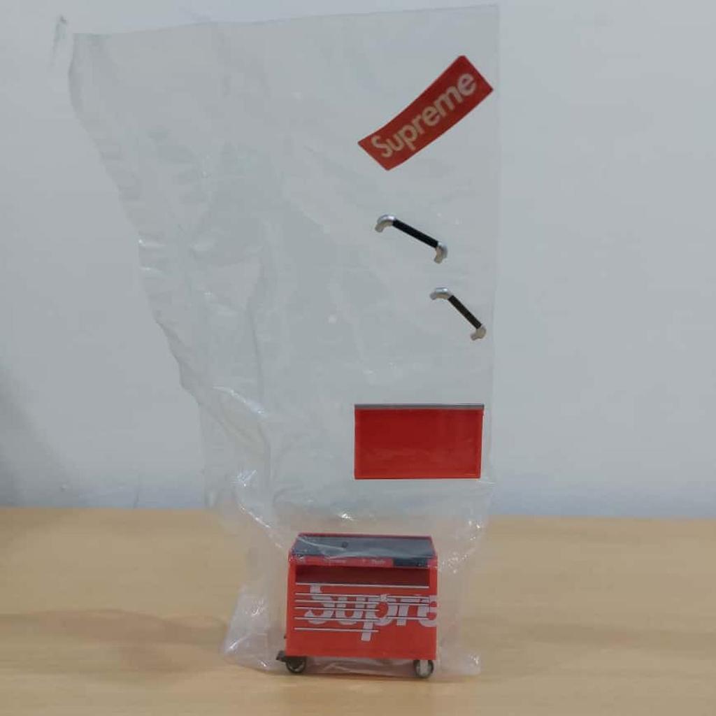 SUPREME GACHAPON MINI FIGURE By Bandai