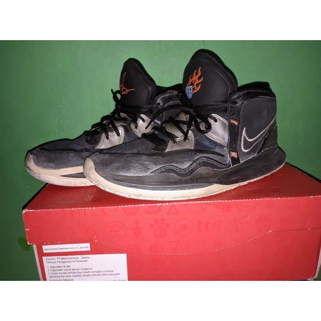 Sepatu Basket Kyrie Infinity