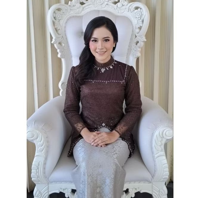 kebaya tunik Zahira matt Tulle organza dengan hiasan Payet dan rok lilit songket untuk tampil yang e
