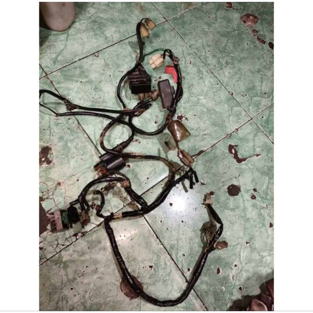 kabel body +CDI Revo absolut Blade Revo absolut blade karburator barang masih bagus ORI bawaan copot