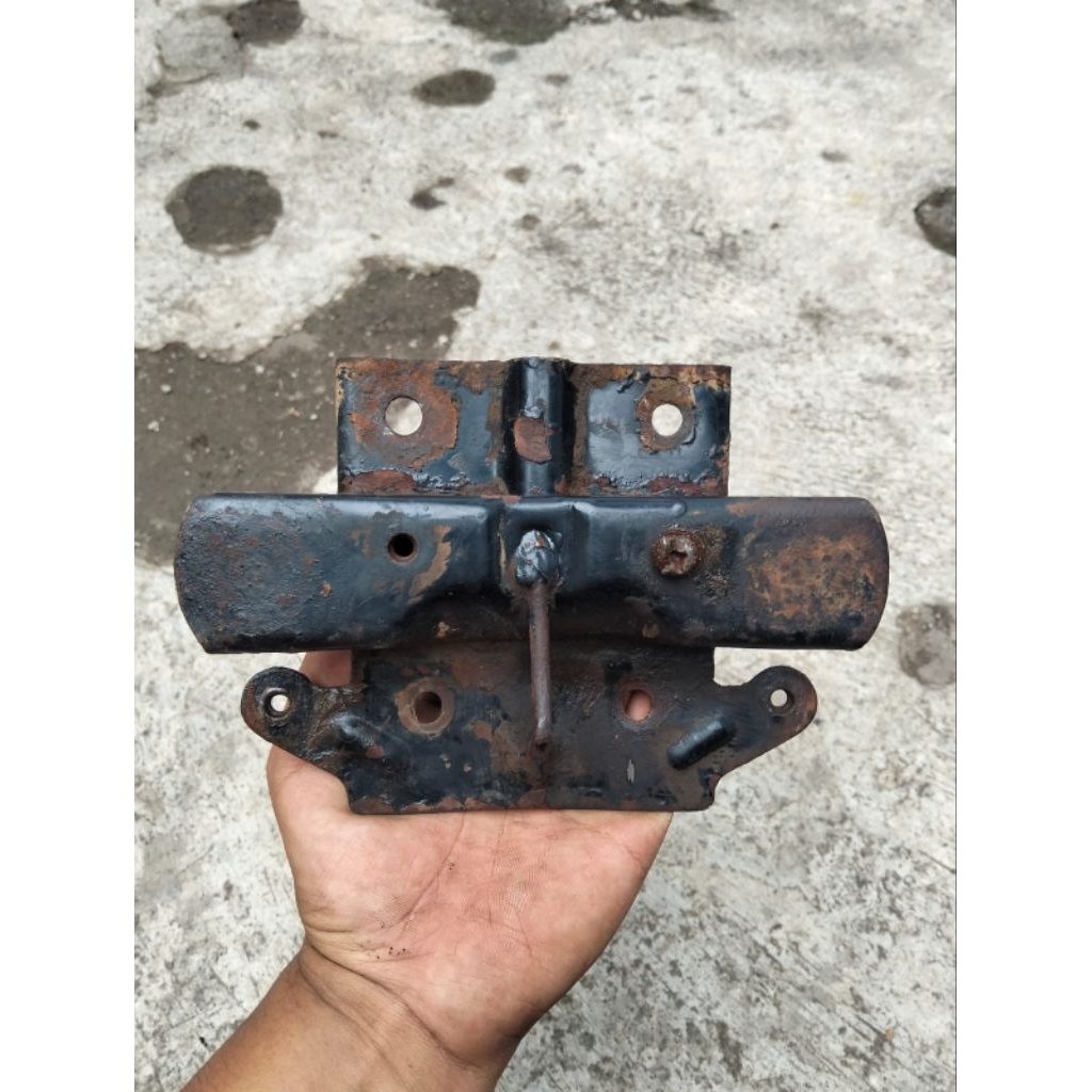 Sambungan body belakang/kancingan jok v80 robot original