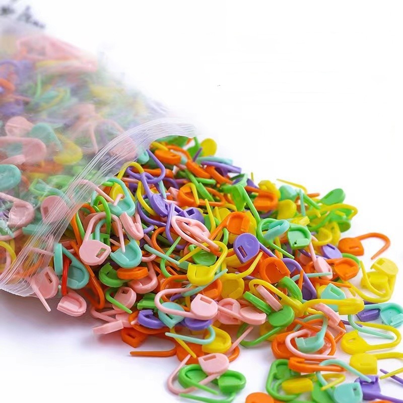 STUDIO RAJUT - 100 PCS PENANDA PENITI PIN RAJUT LOCKING STITCH PLASTIK WARNA WARNI