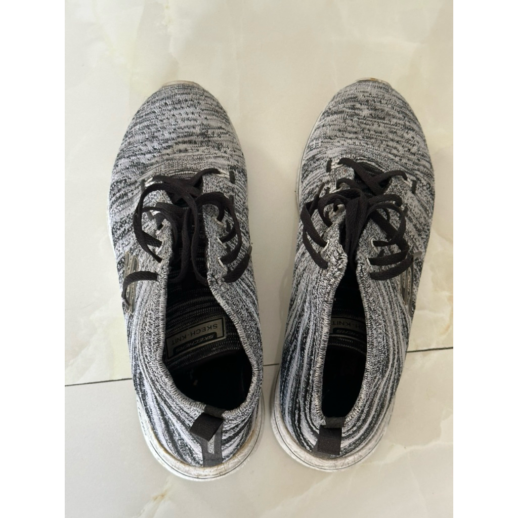 SEPATU PRELOVED SKECHER