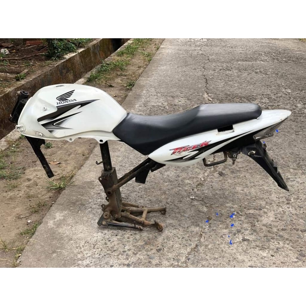 BODY SET TIGER REVO TIREV FUL SET RANGKA ALBINO/RNDOM