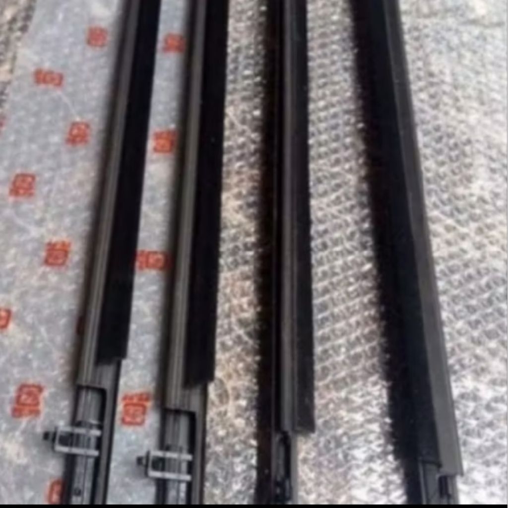 Water strip pelipit kaca luar Honda Freed original