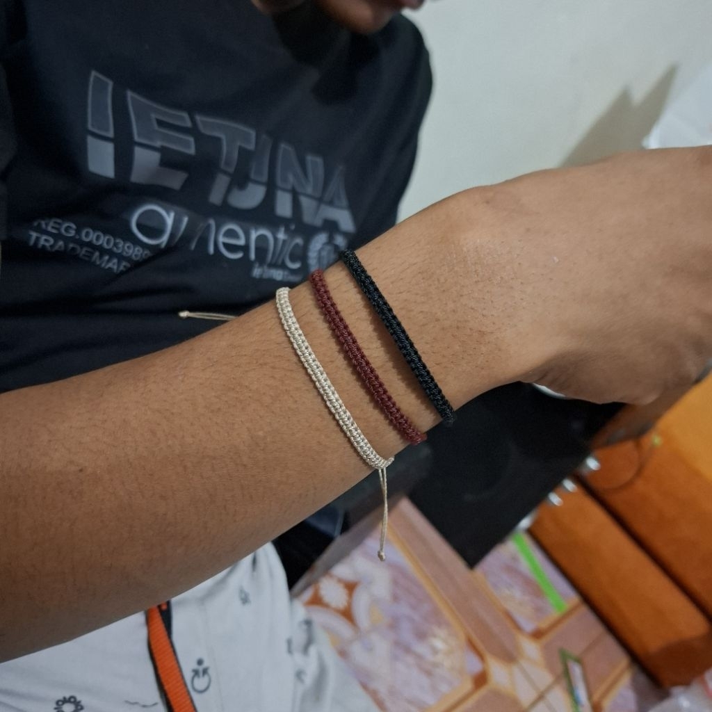 Gelang pasangan rajut polos isi 3pcs waterproff tali bisa di besar kecilkan harga murah bayar di tem