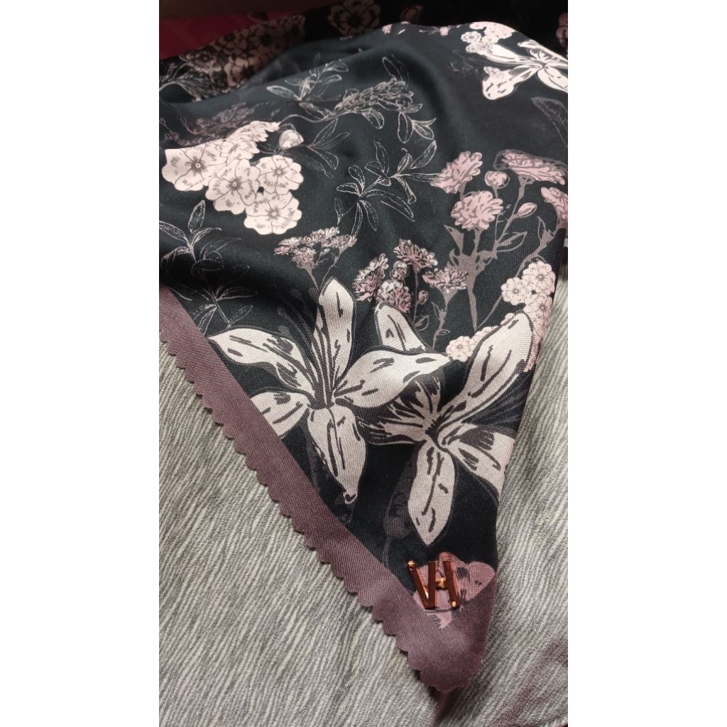 Vanilla Hijab Scarf Preloved
