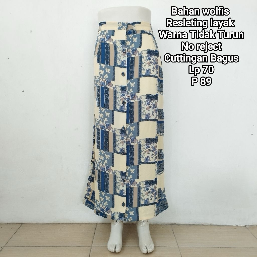 rok preloved maxi panjang kancing motif kotak persegi biru cream