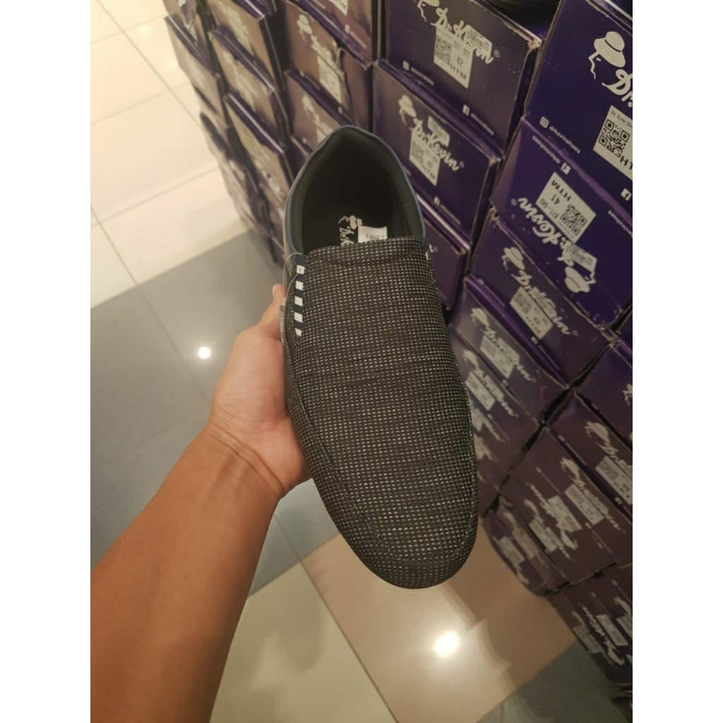 851-005 SEPATU KASUAL PRIA DR KEVIN